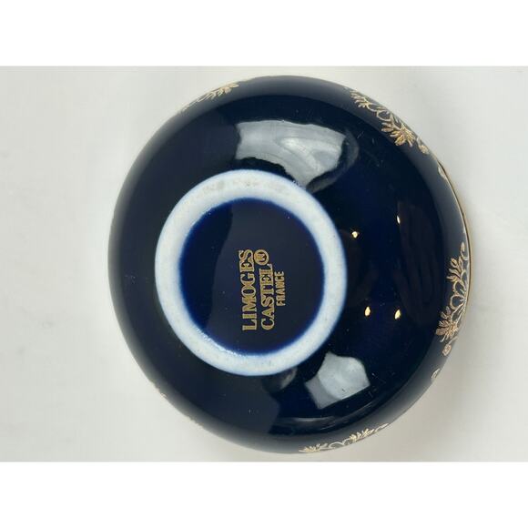 Limoges Castel Cobalt Blue Trinket Box Courting Couple 22K Gold France - Picture 6 of 9